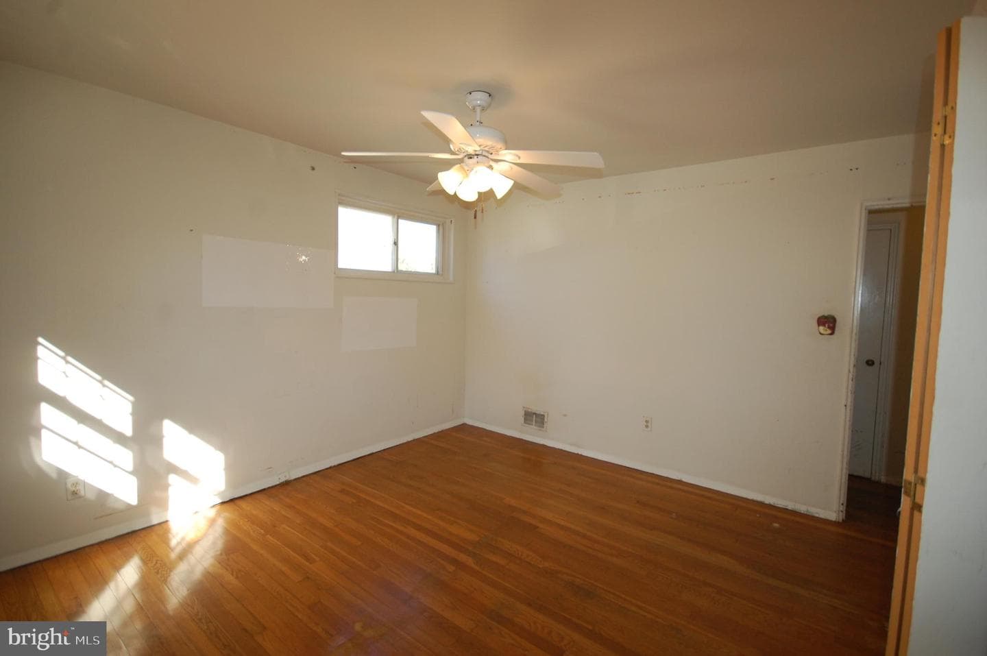 10006 Hunter Street photo 16