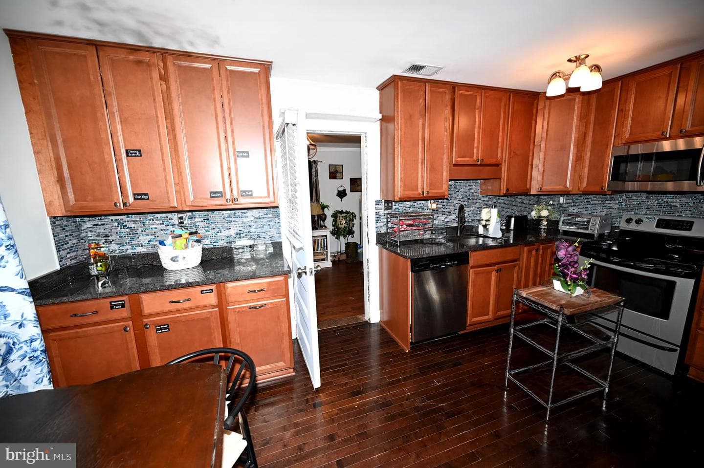 10833 Warwick Avenue photo 29