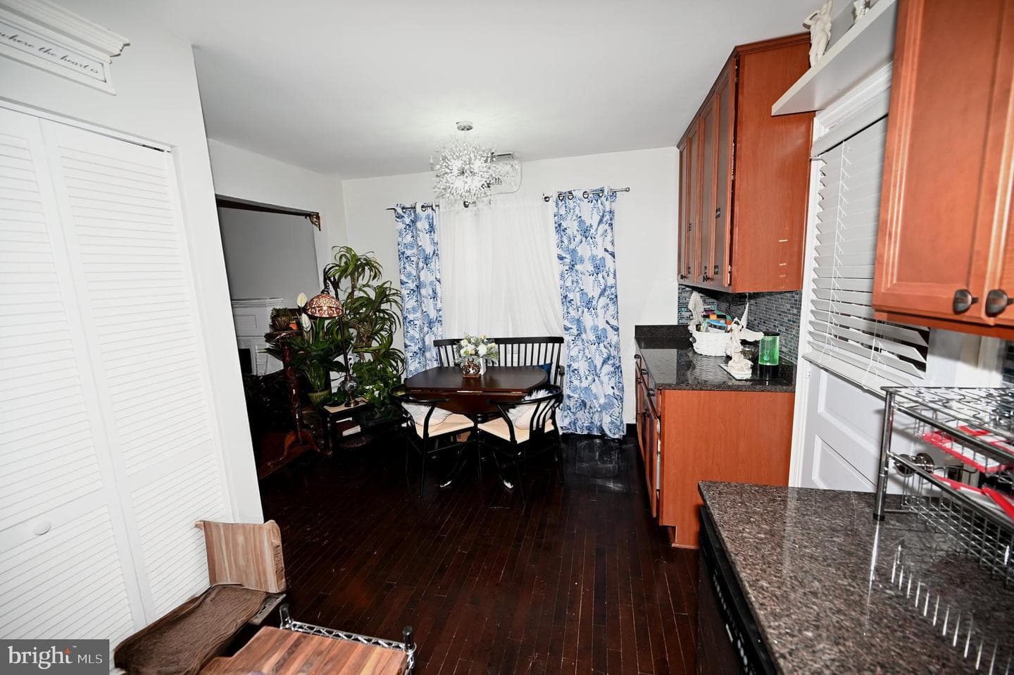 10833 Warwick Avenue photo 35