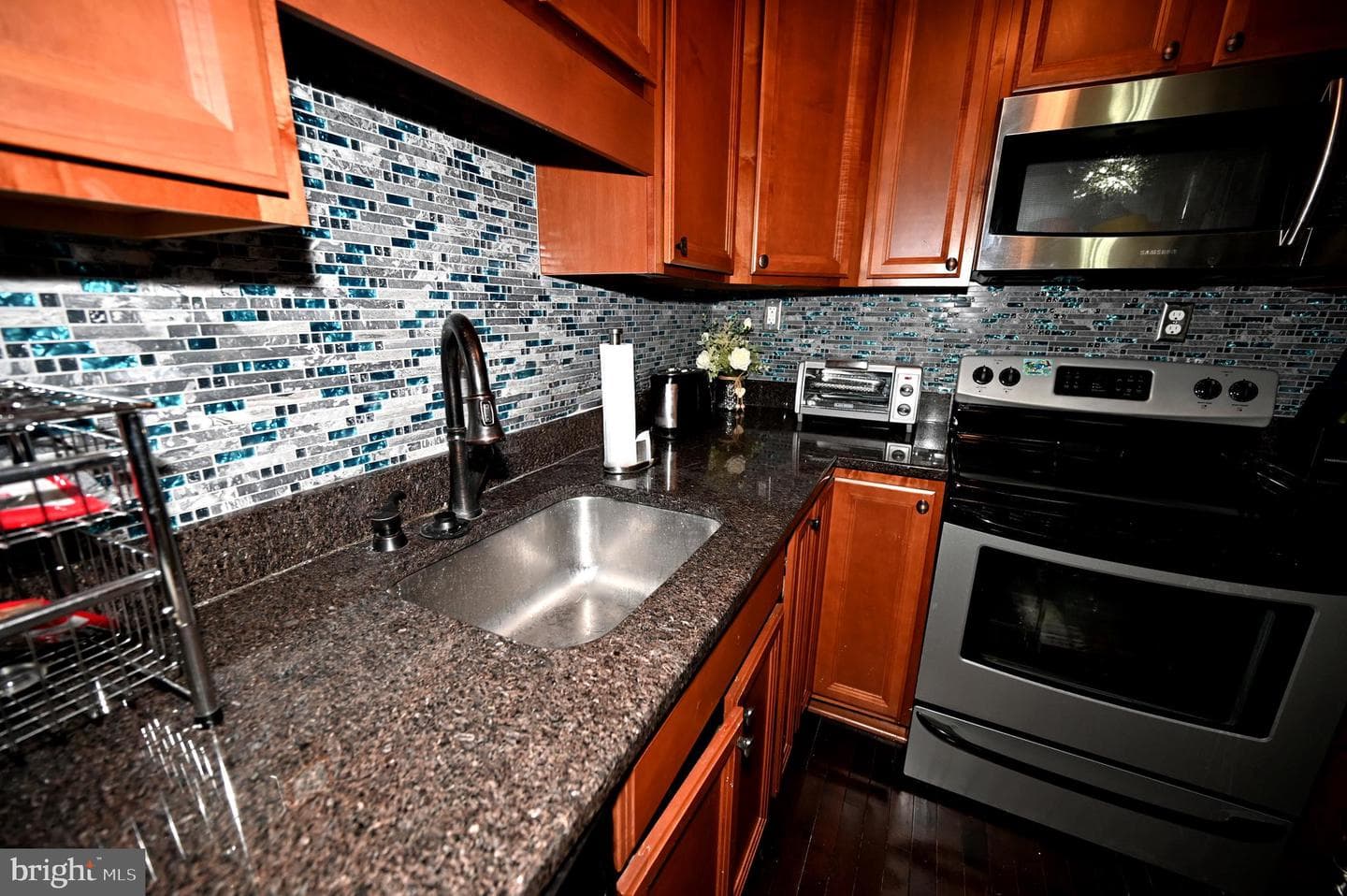 10833 Warwick Avenue photo 37