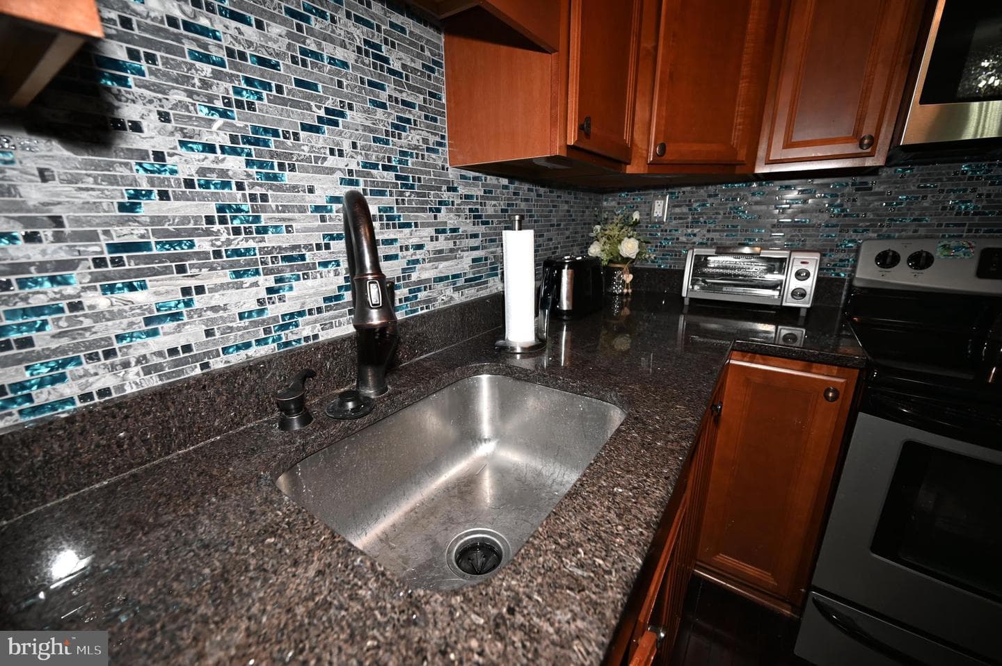 10833 Warwick Avenue photo 38