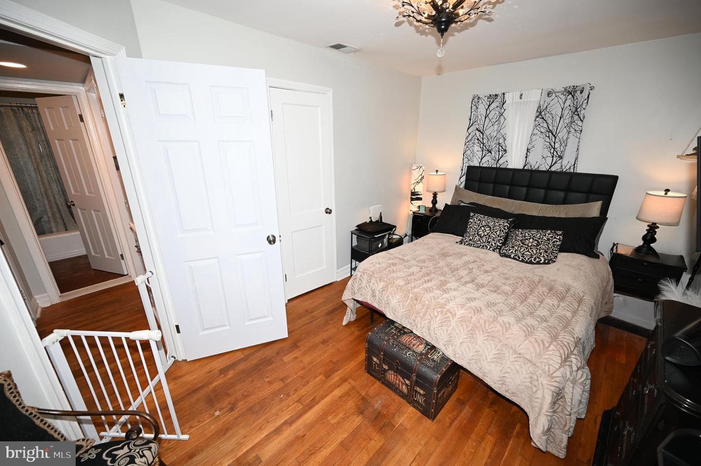 10833 Warwick Avenue photo 45