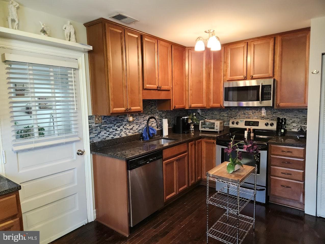 10833 Warwick Avenue photo 60