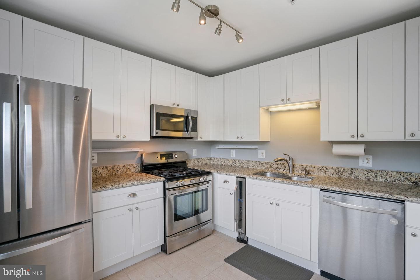 4105 Oxford Lane #302 photo 5