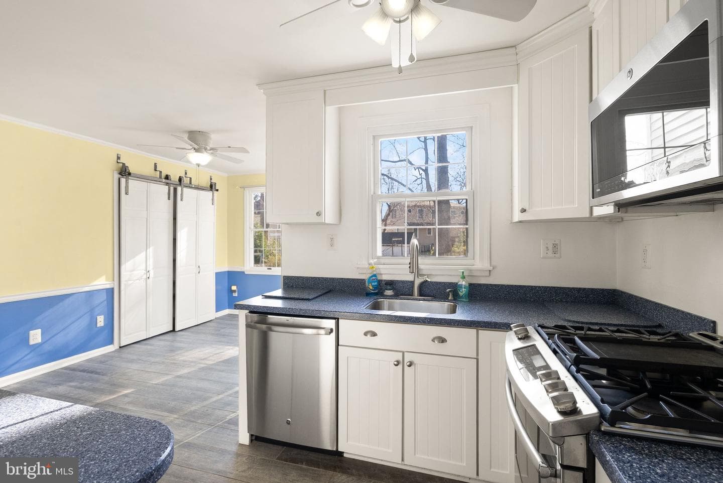 4027 Maple Street photo 12