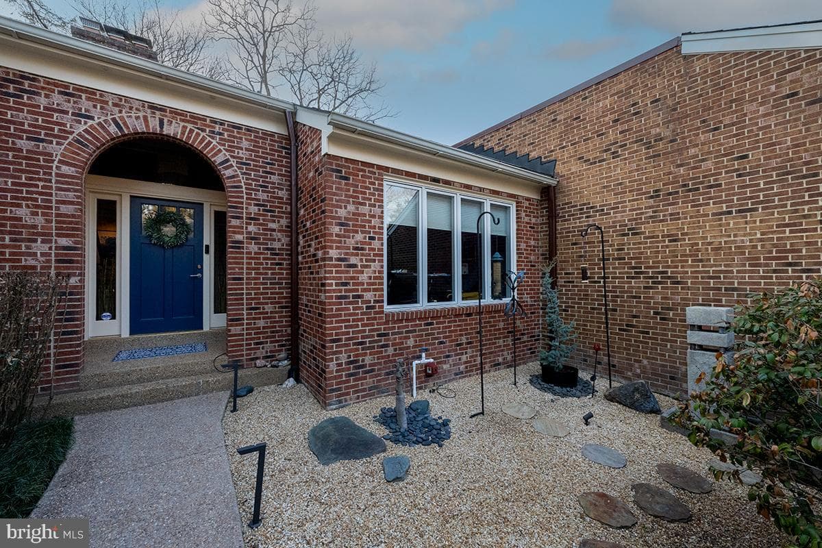 3916 Rust Hill Place photo 2