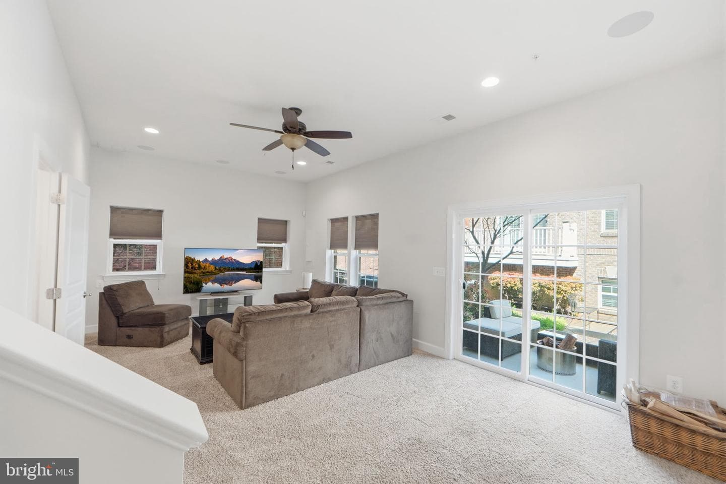 4090 Glendale Way photo 29