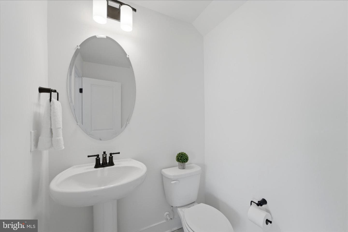10820 Willow Terrace photo 32