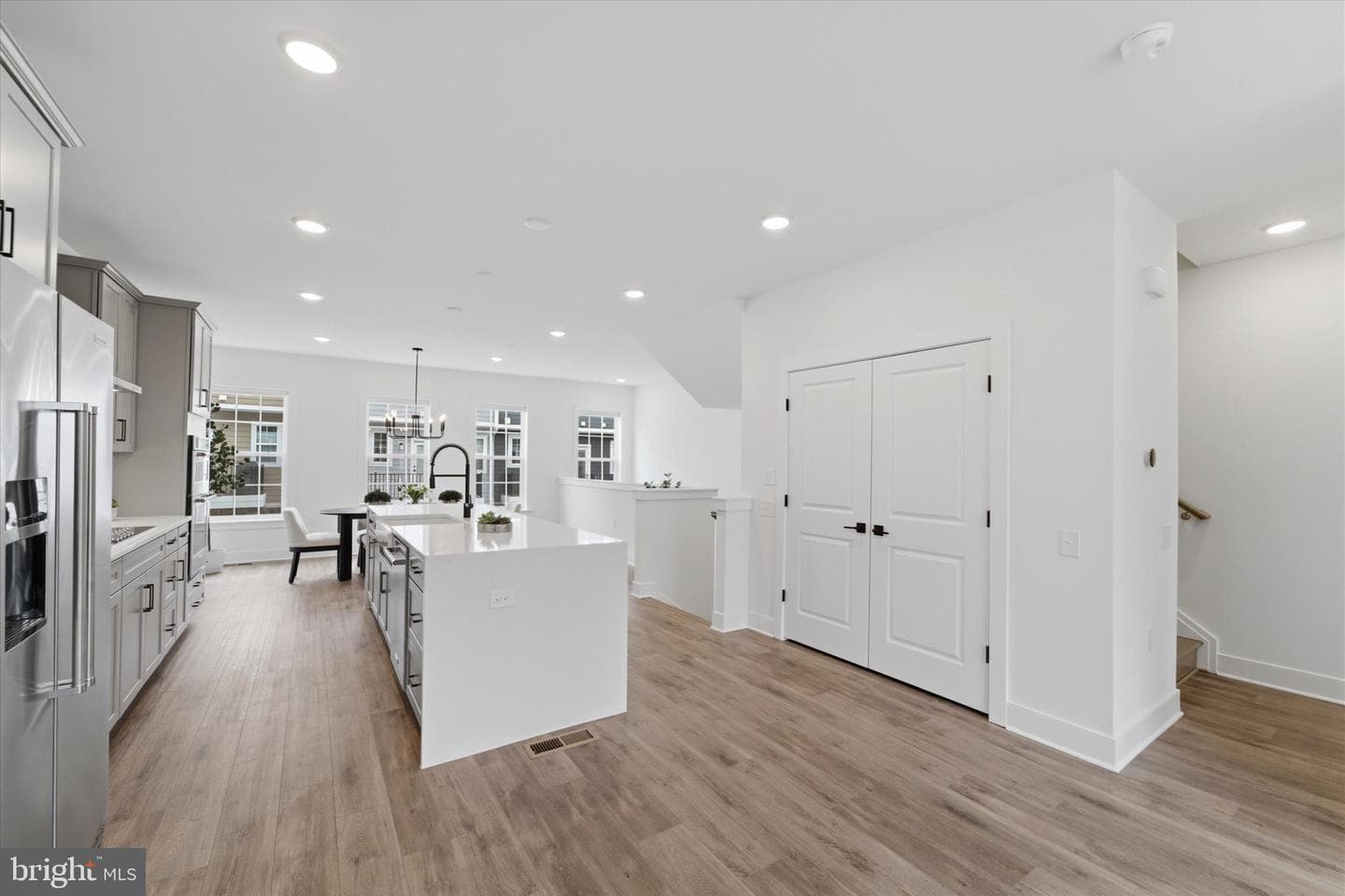 10820 Willow Terrace photo 7