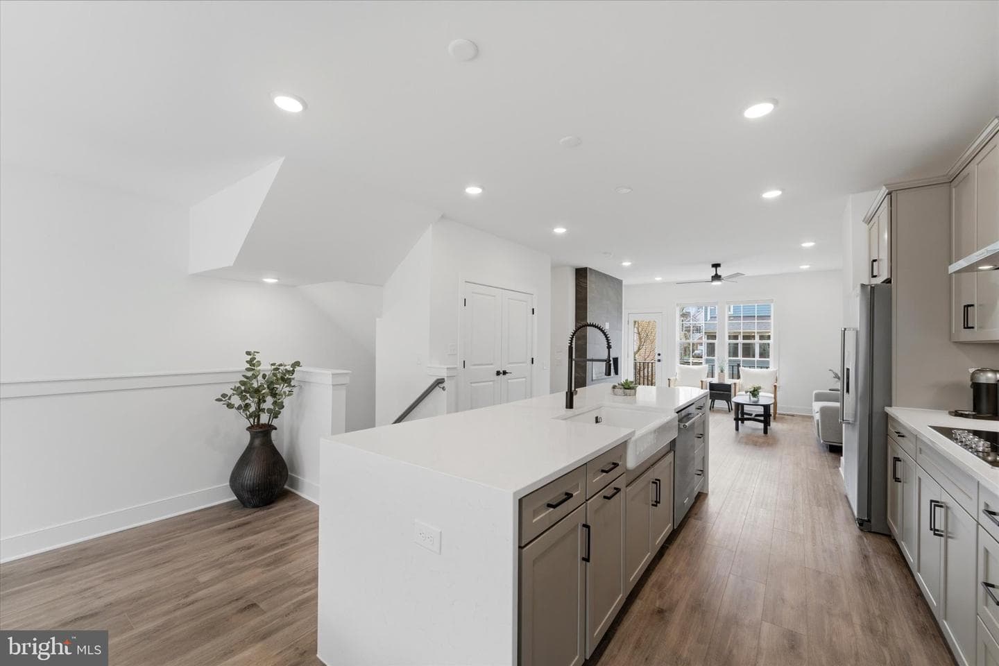 10820 Willow Terrace photo 9