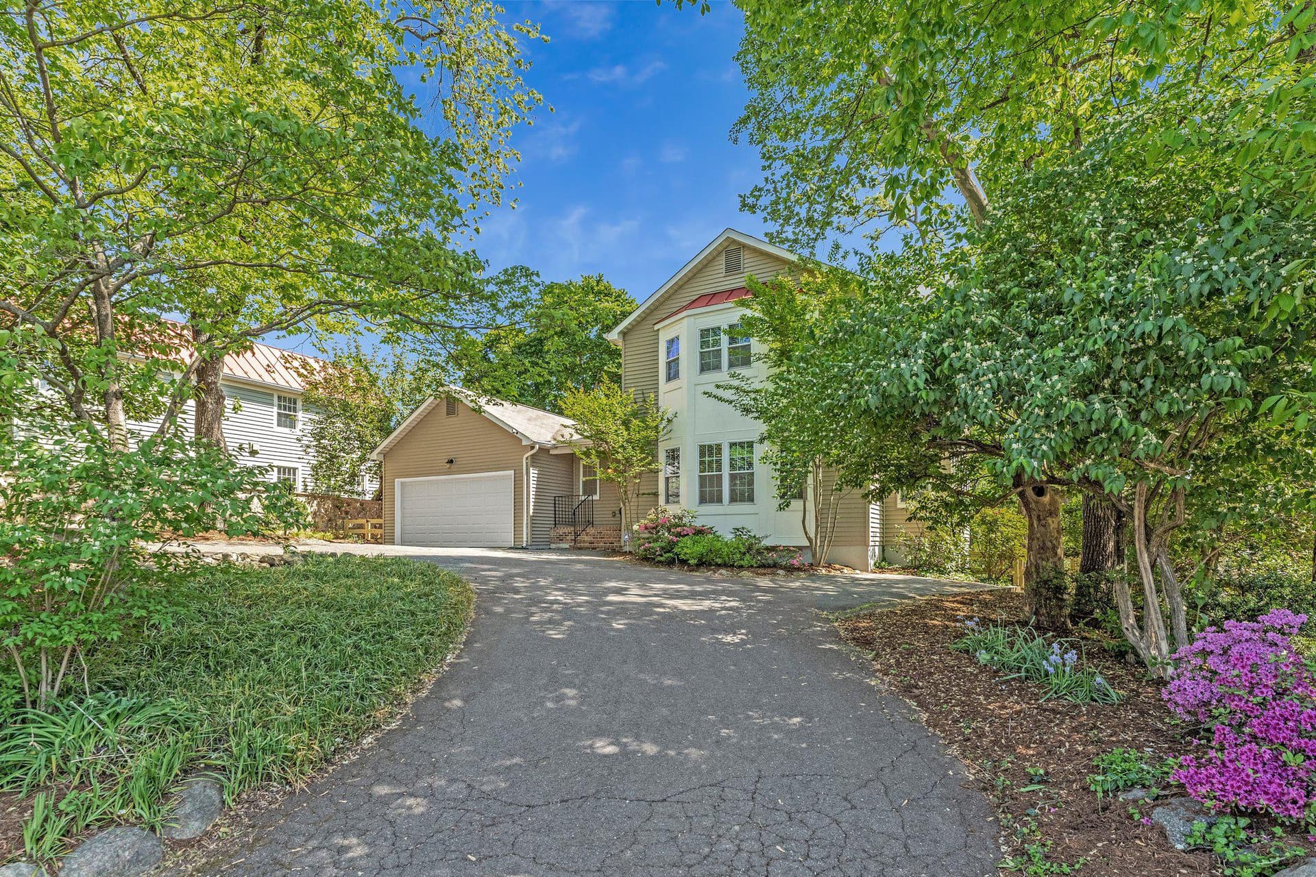 3683 Blenheim Boulevard photo 2