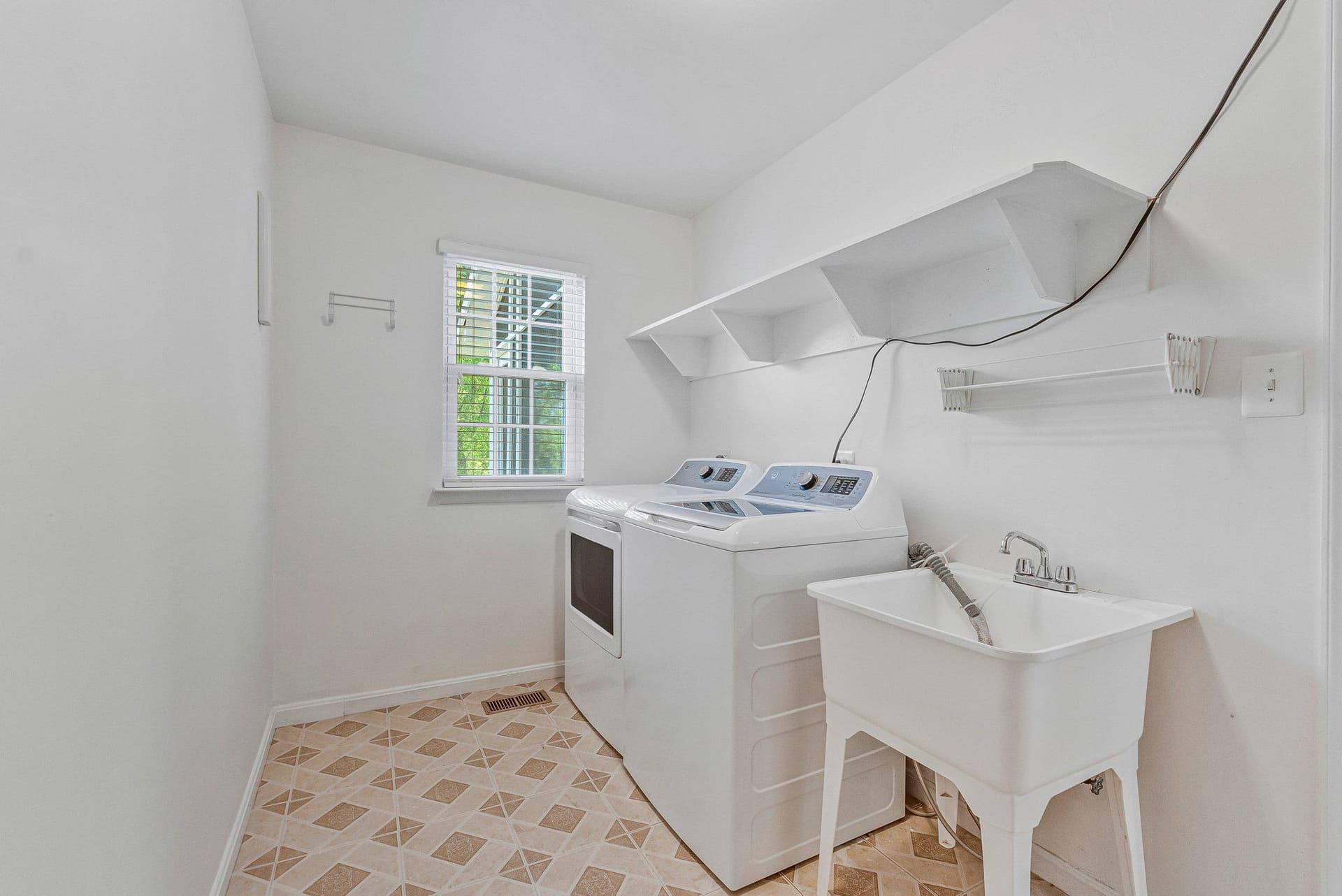 3683 Blenheim Boulevard photo 45