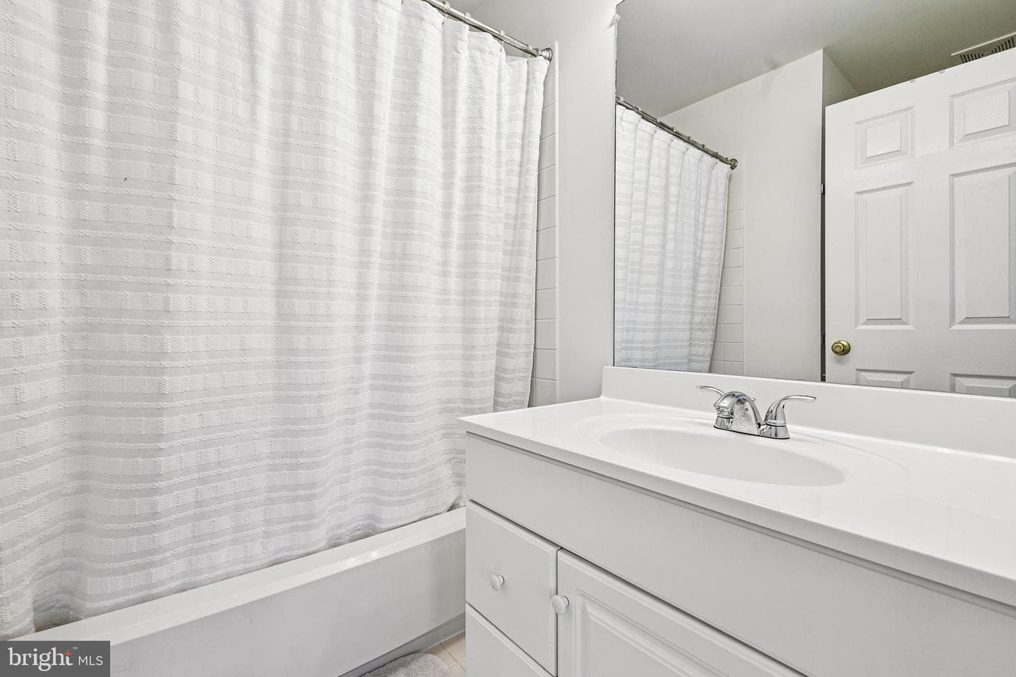 4111 Oxford Lane photo 18