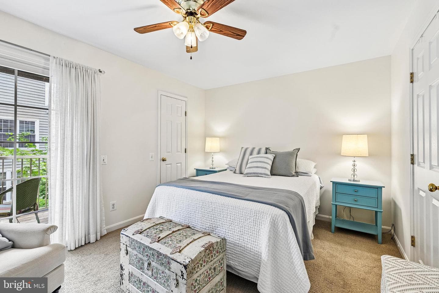 4111 Oxford Lane photo 3