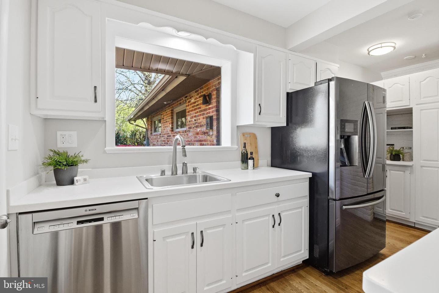 9924 Pinehurst Avenue photo 3