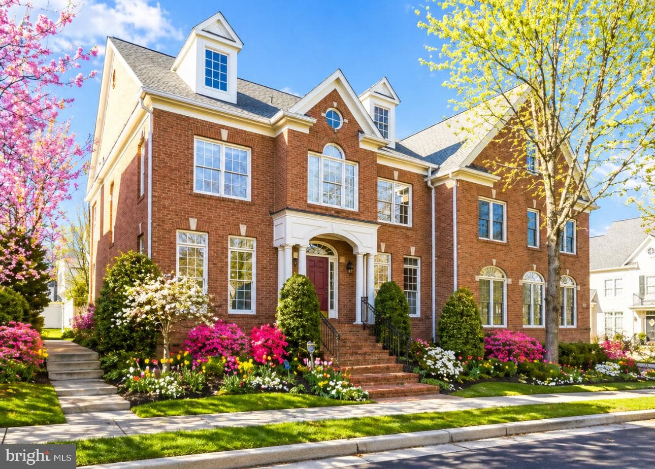 3842 Farrcroft Green