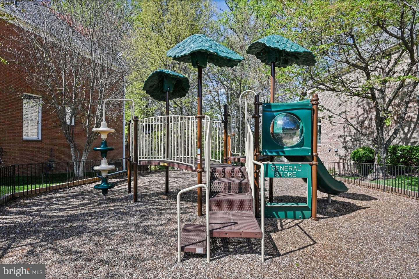 3842 Farrcroft Green photo 4
