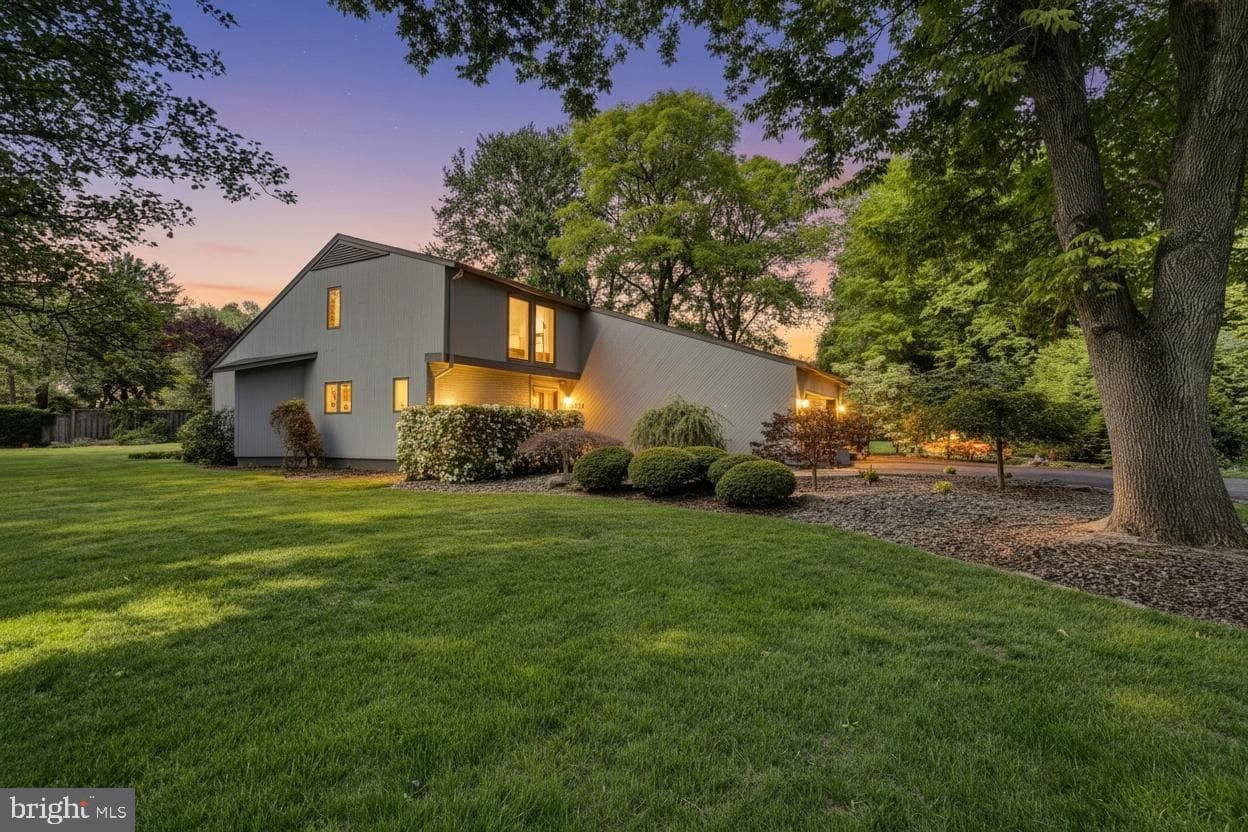 10501 Oak Place Court, Fairfax