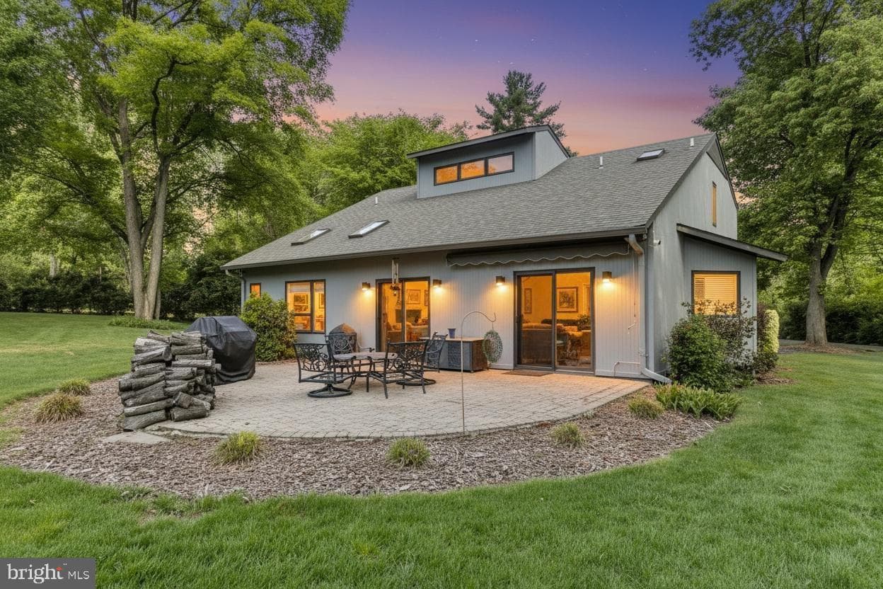 10501 Oak Place Court, Fairfax