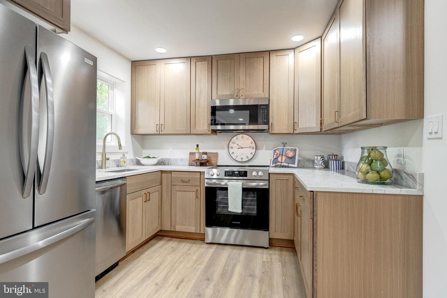 10915 Maple Street photo 17