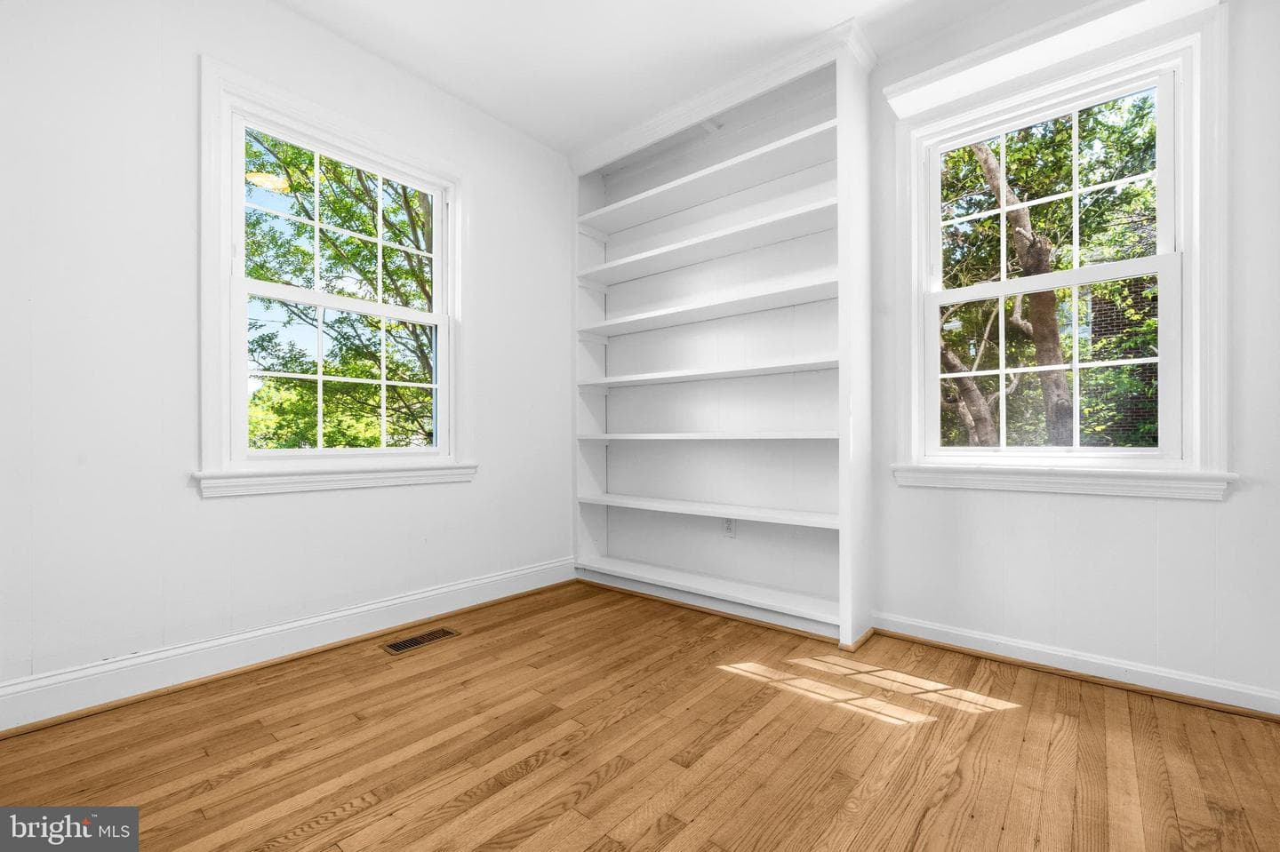 10705 Oak Pl photo 13