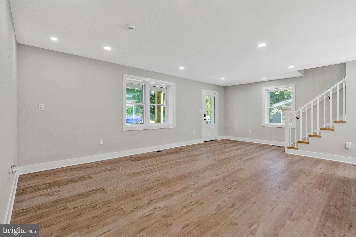 10211 Stratford Avenue photo 11