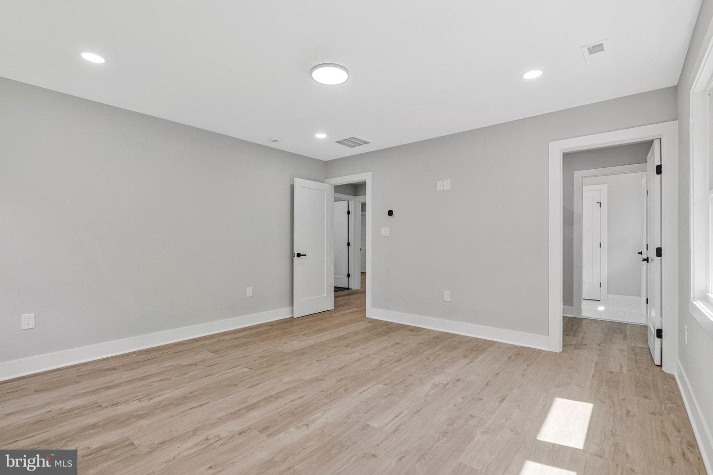 10211 Stratford Avenue photo 15