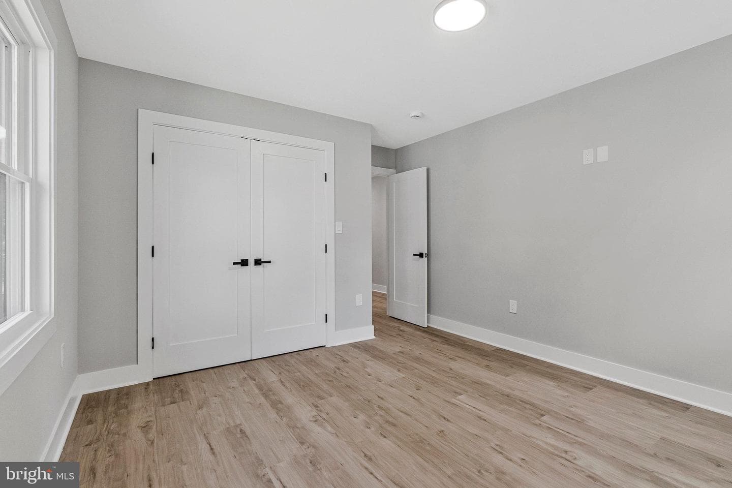 10211 Stratford Avenue photo 23