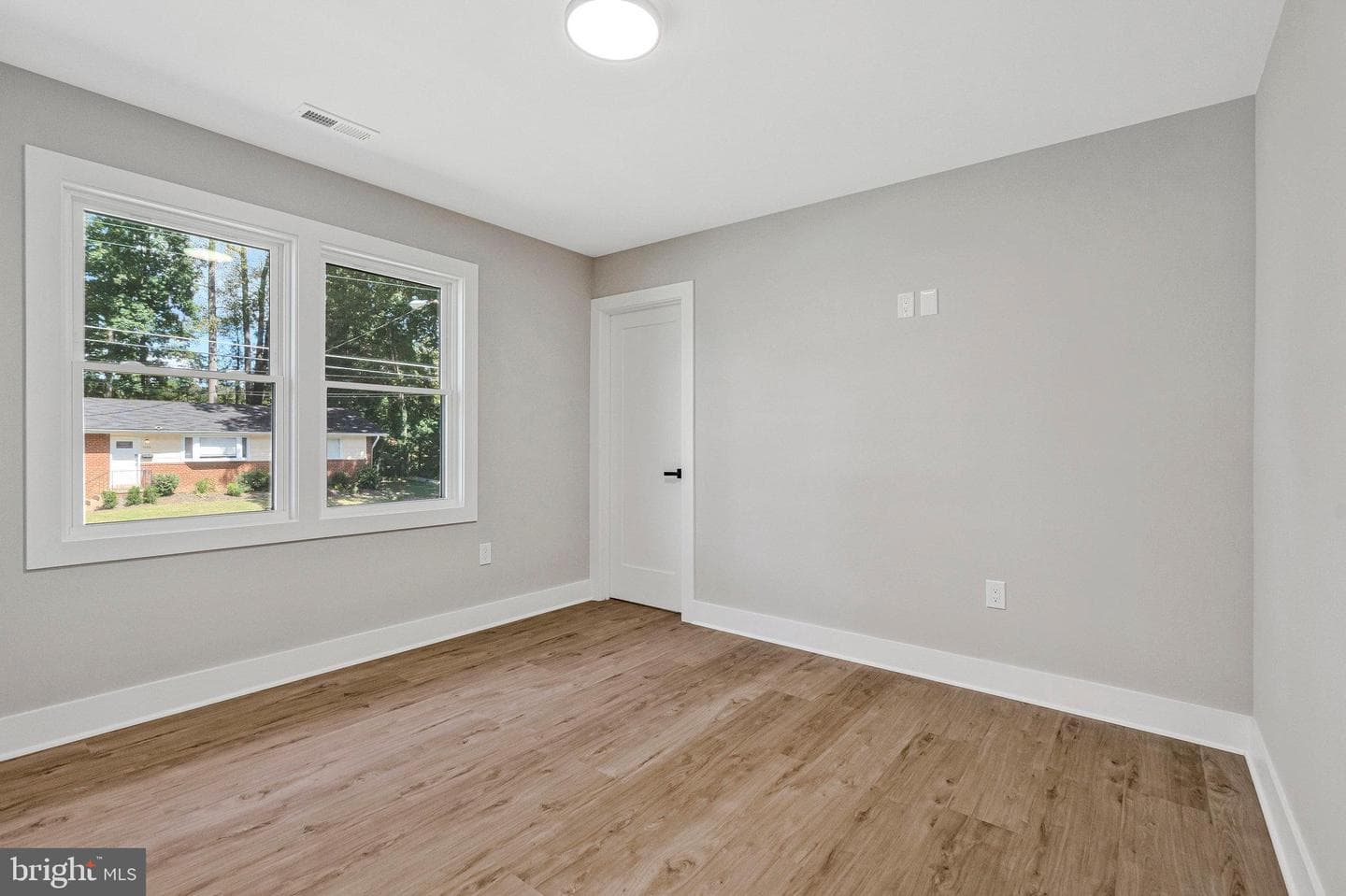 10211 Stratford Avenue photo 26