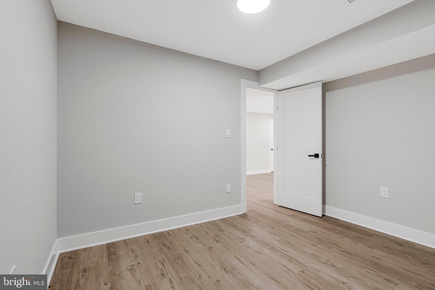 10211 Stratford Avenue photo 34