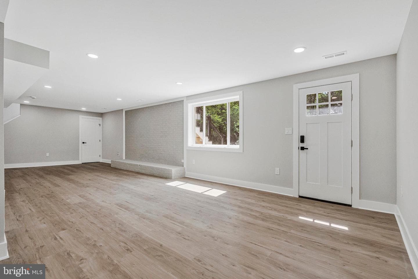 10211 Stratford Avenue photo 38