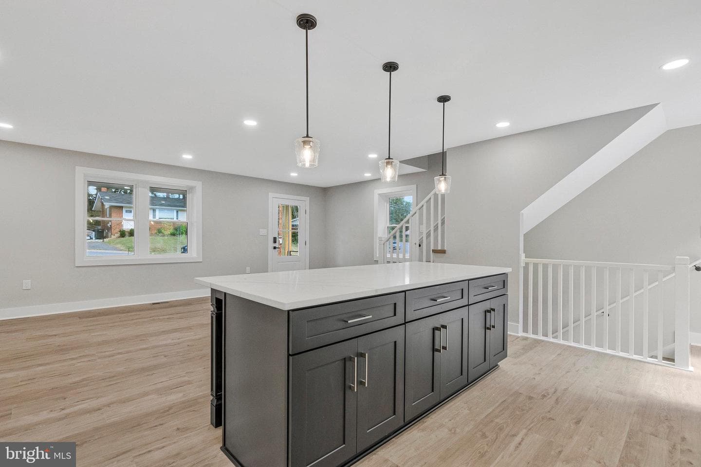 10211 Stratford Avenue photo 8
