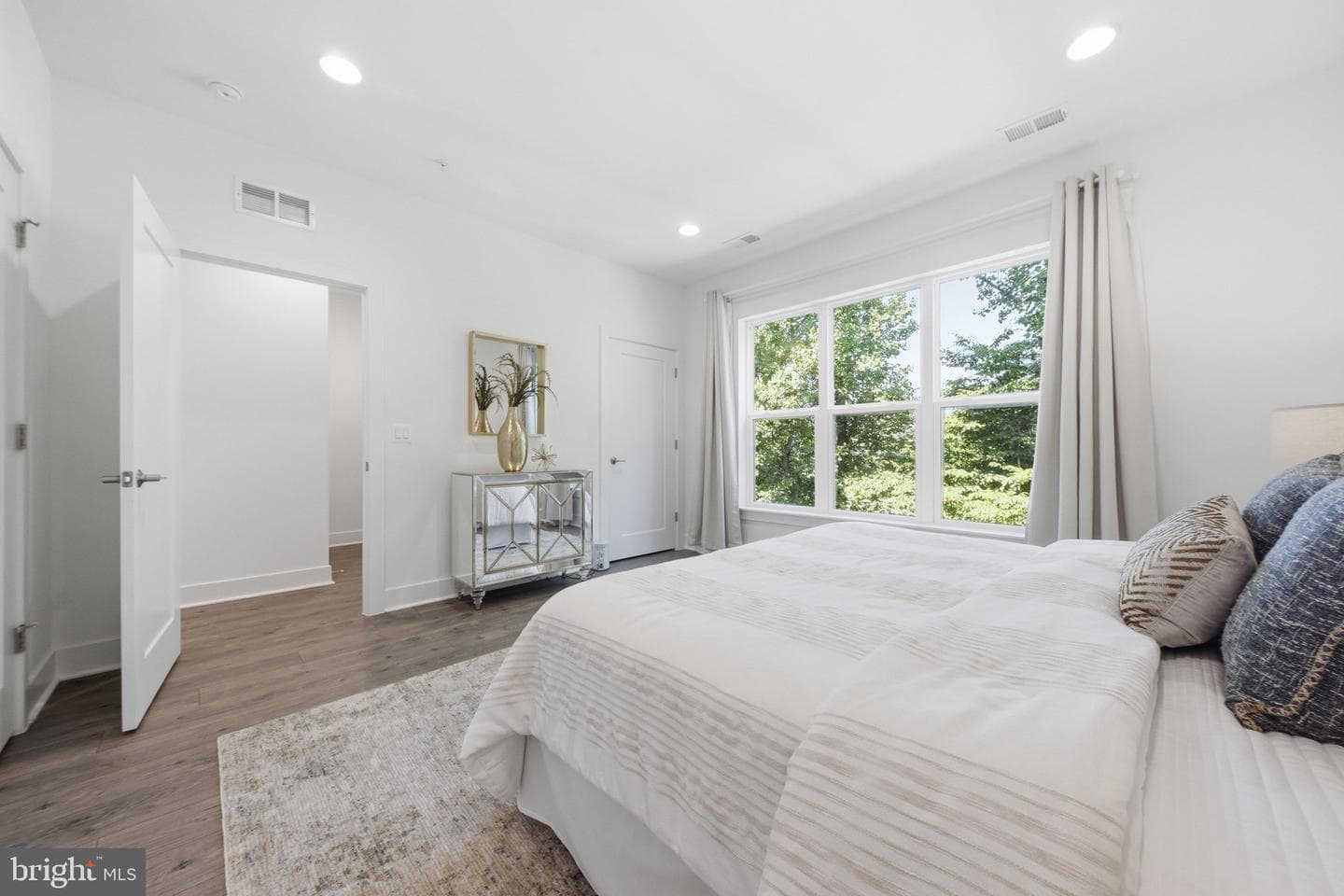 3544 Sutton Heights Circle photo 19