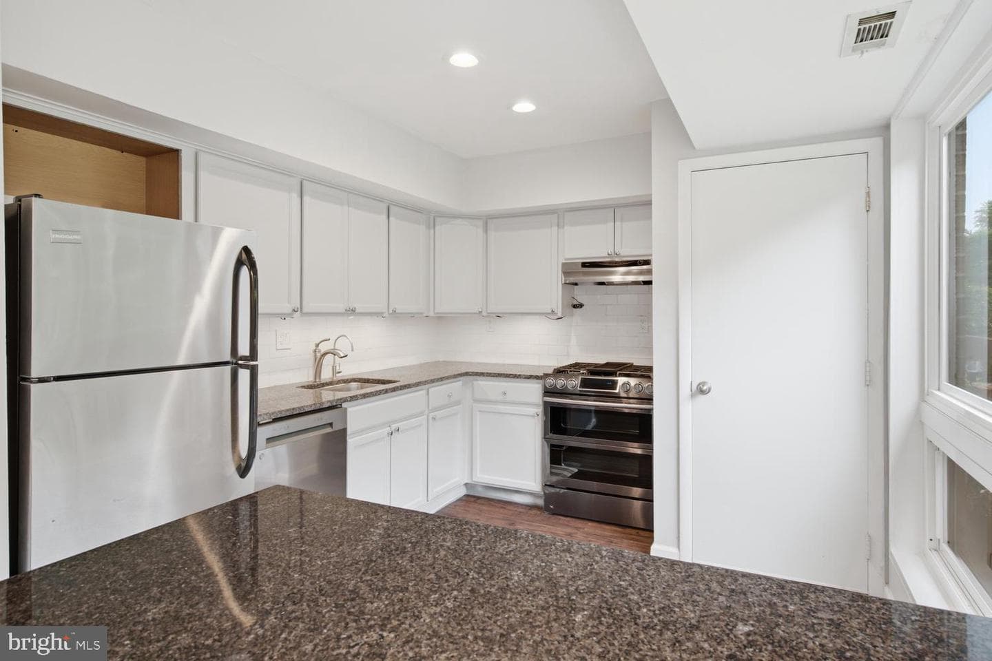 10105 Fair Woods photo 8