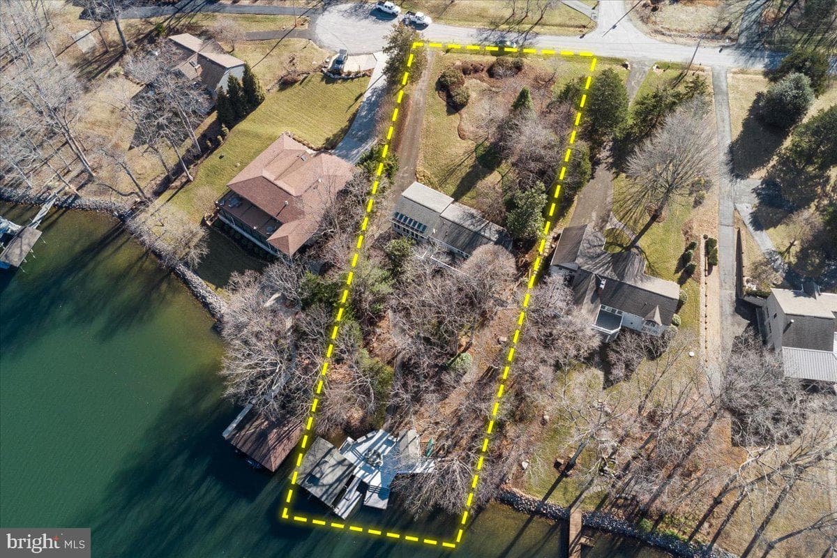 1031 Lakemount Drive photo 11