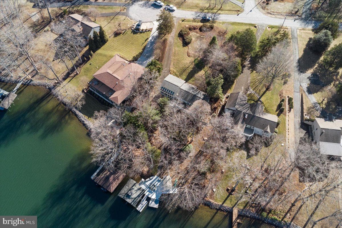 1031 Lakemount Drive photo 12