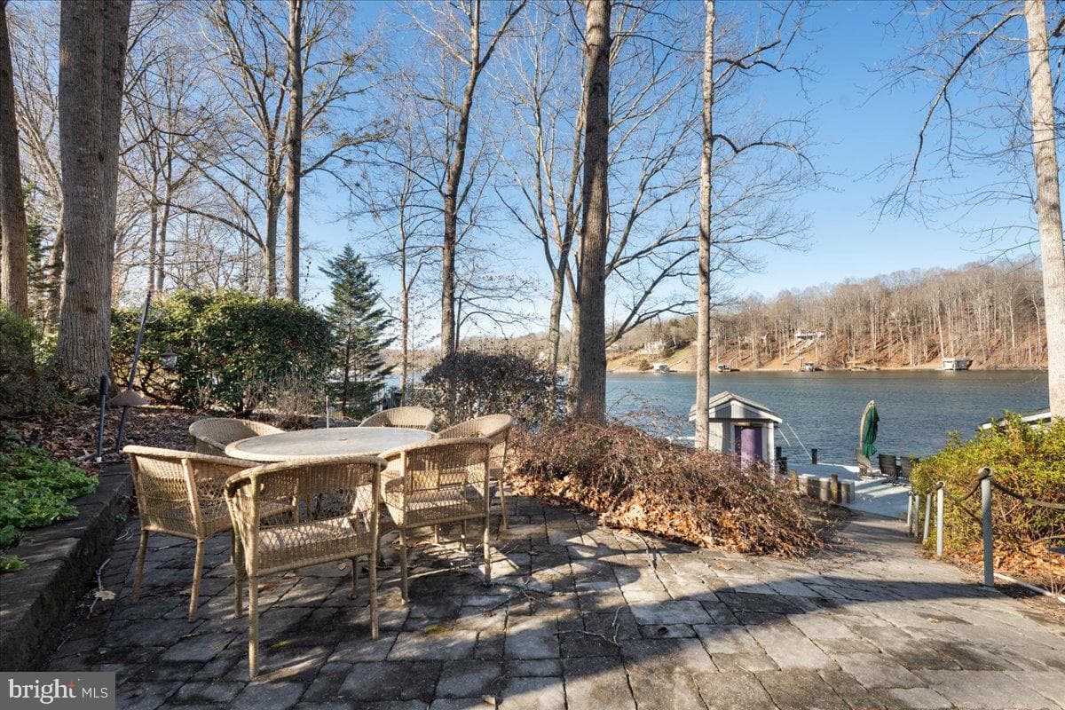 1031 Lakemount Drive photo 21