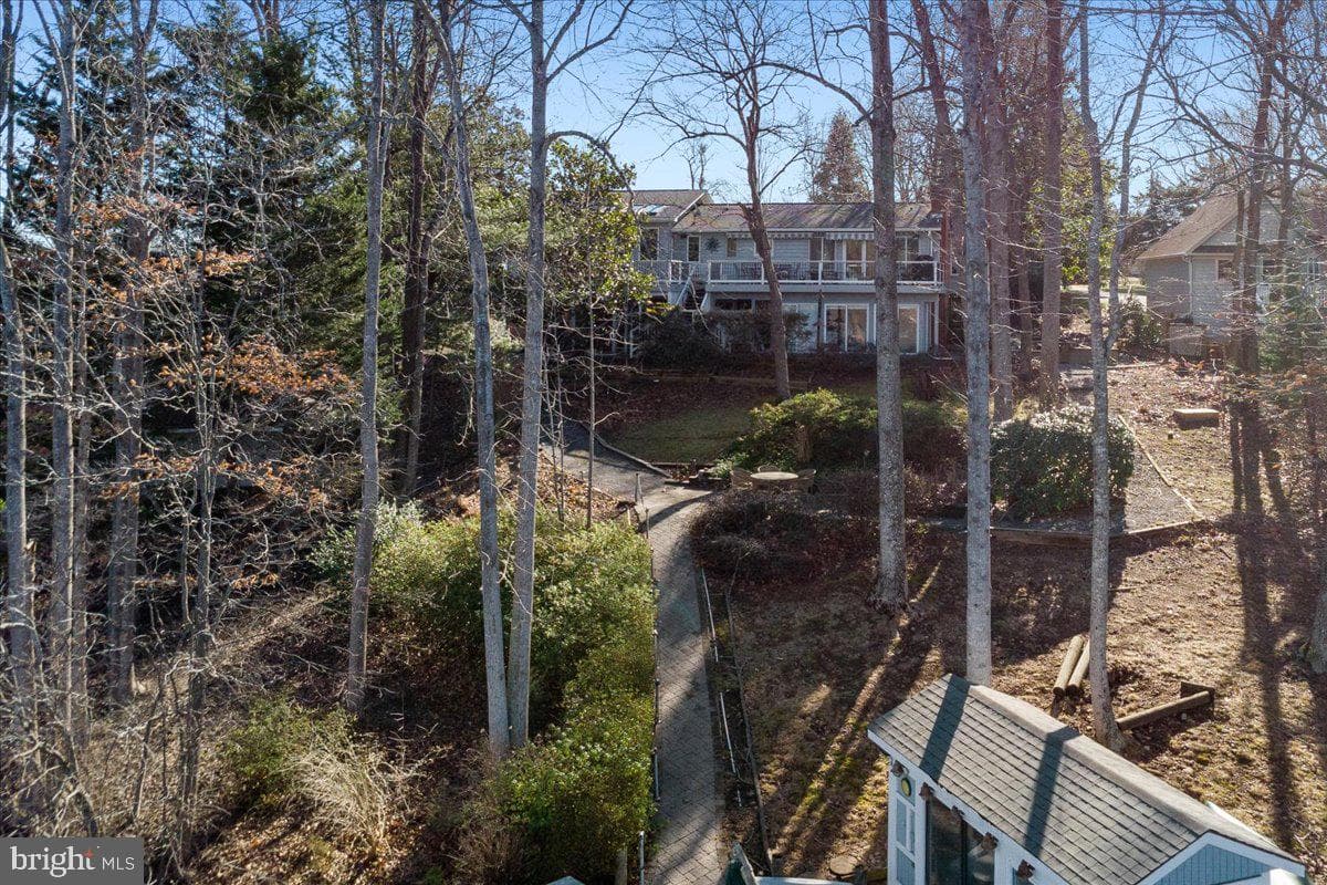 1031 Lakemount Drive photo 5