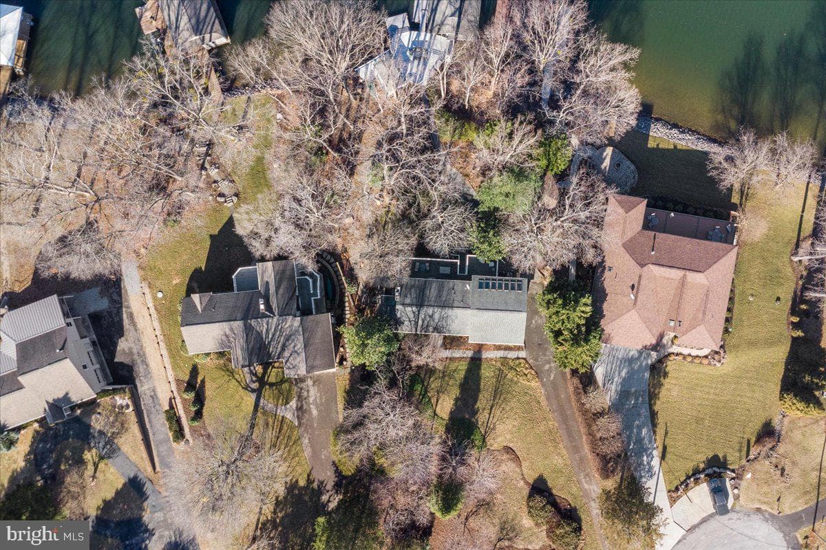 1031 Lakemount Drive photo 9