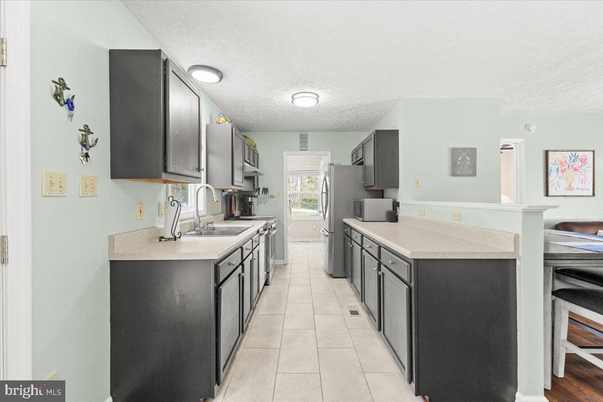 290 Dodee Lane photo 11