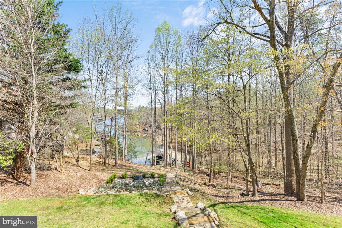 290 Dodee Lane photo 17