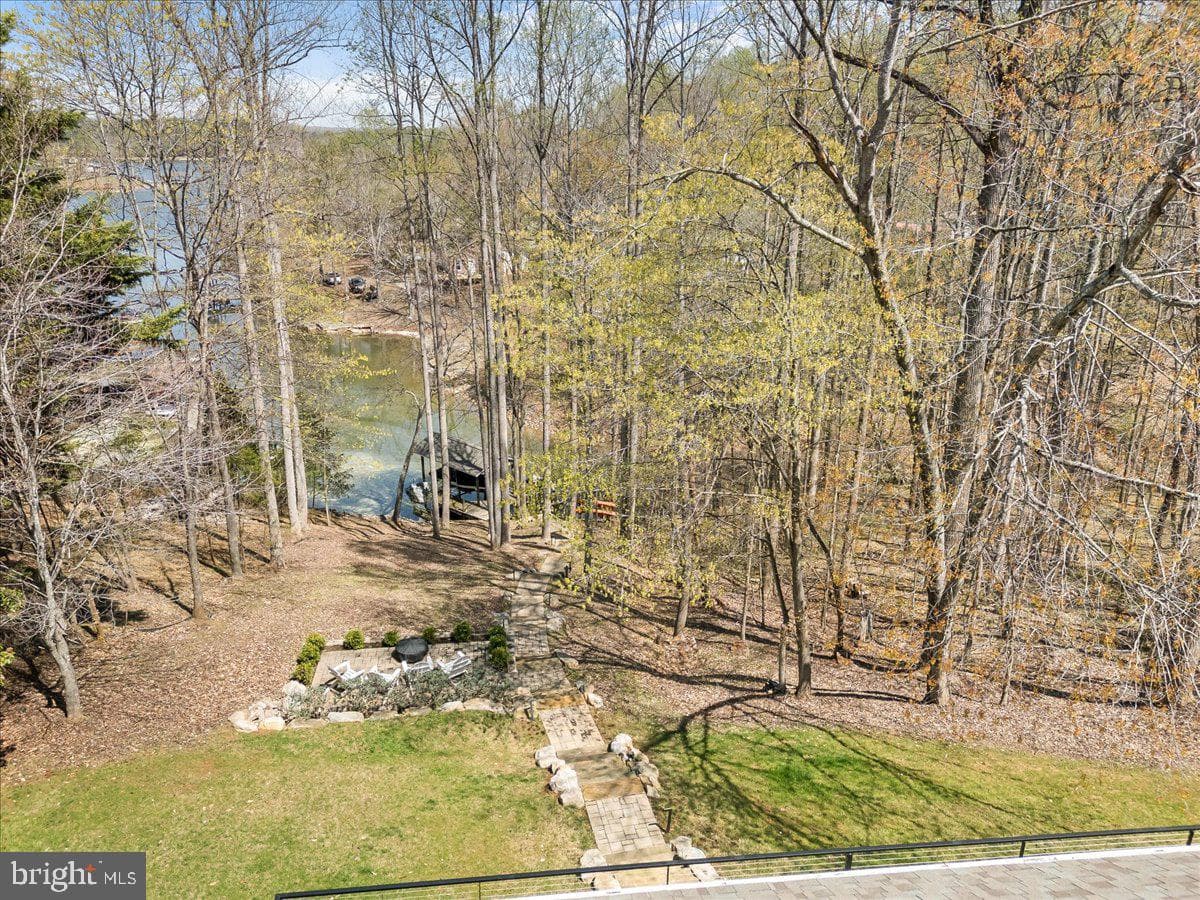 290 Dodee Lane, Union Hall
