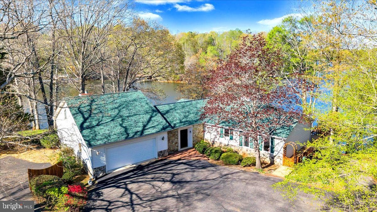 324 Indian Pointe Drive photo 4