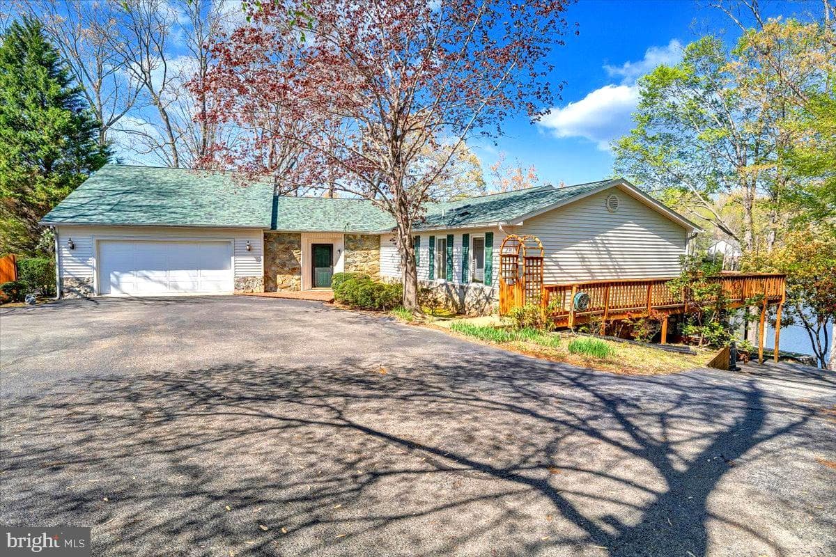 324 Indian Pointe Drive photo 6