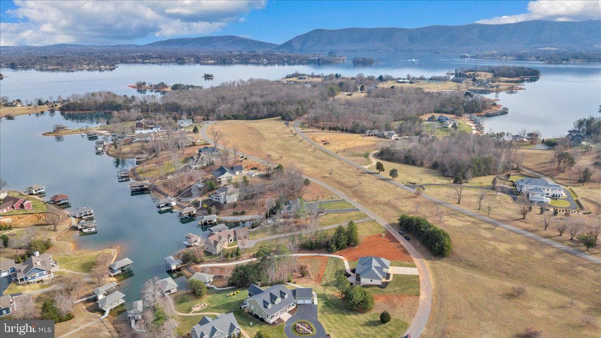 639 Compass Cove Circle photo 112