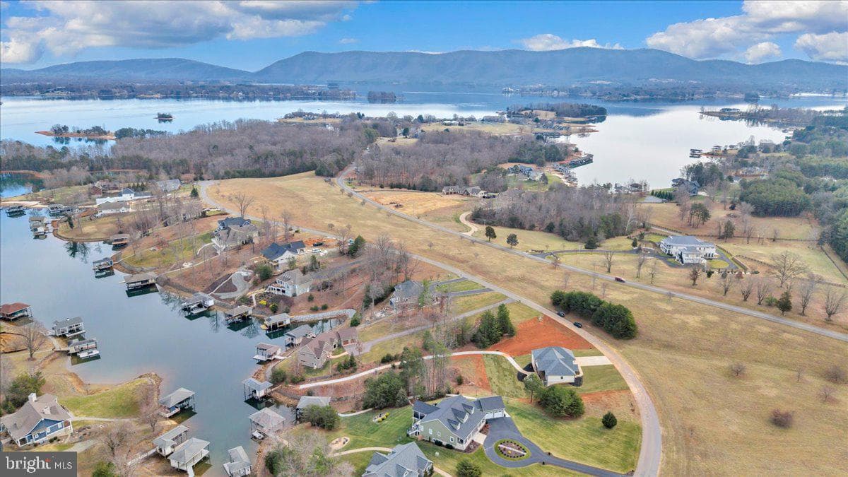 639 Compass Cove Circle photo 143