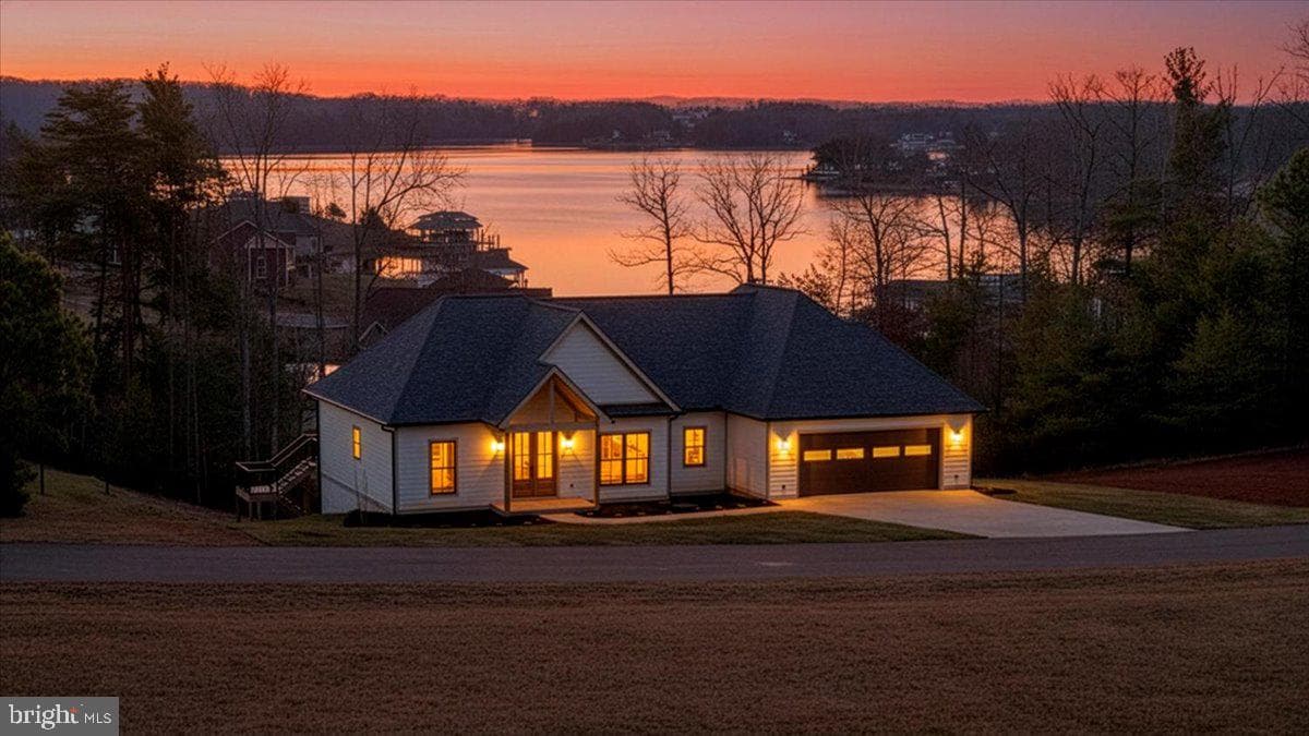 639 Compass Cove Circle, Moneta