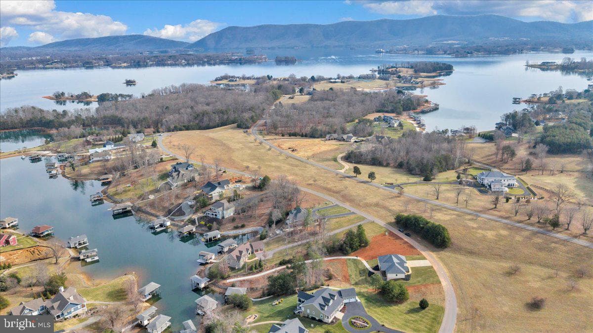639 Compass Cove Circle photo 95