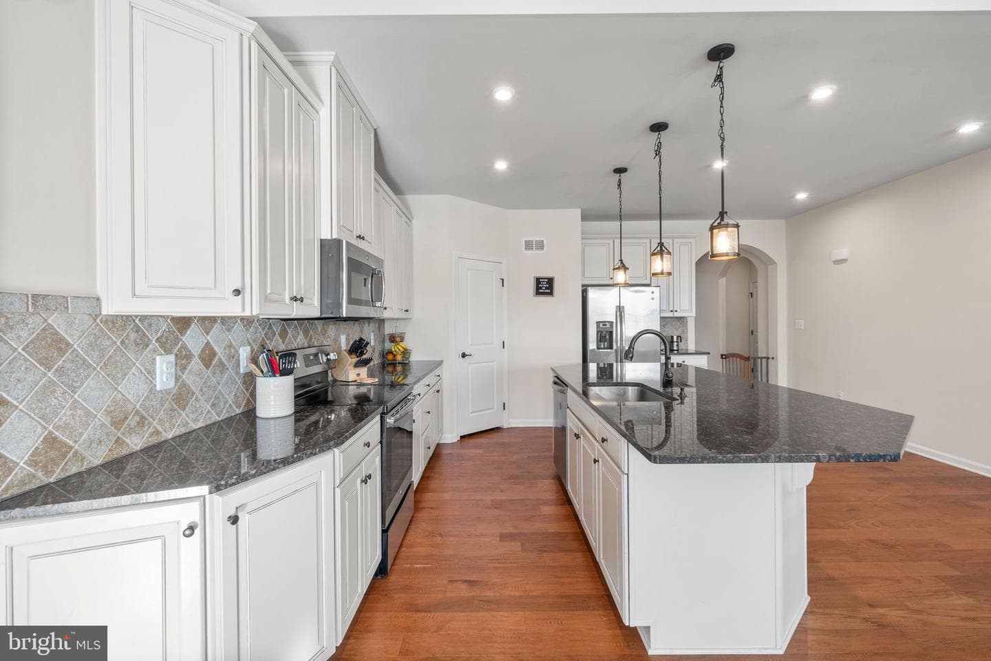 7609 Hancock Street photo 5