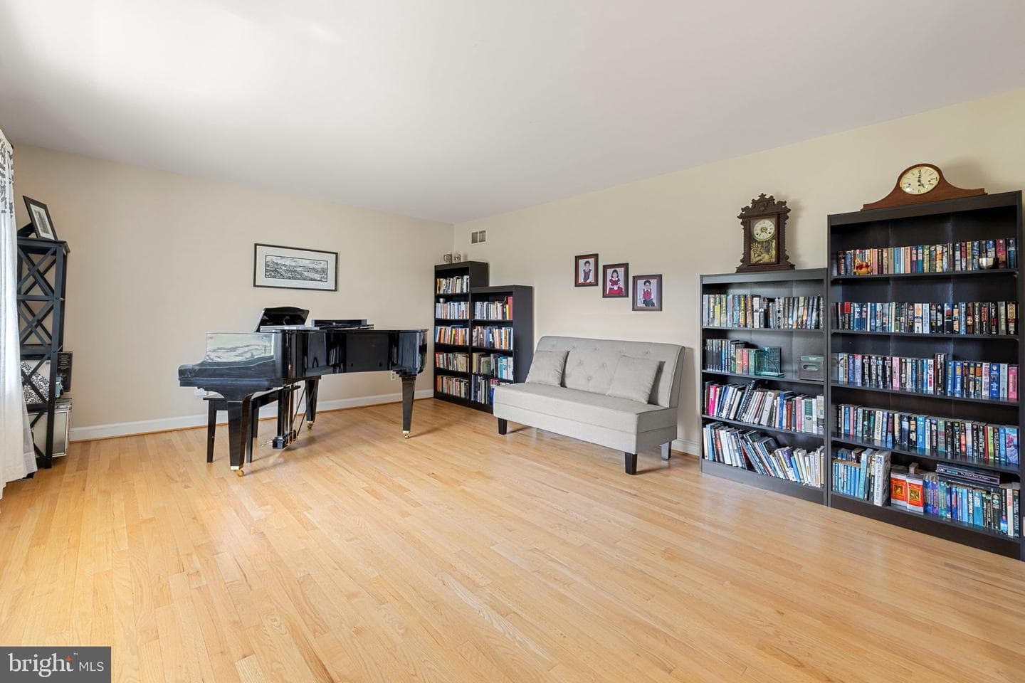8839 Grasslands Court photo 20